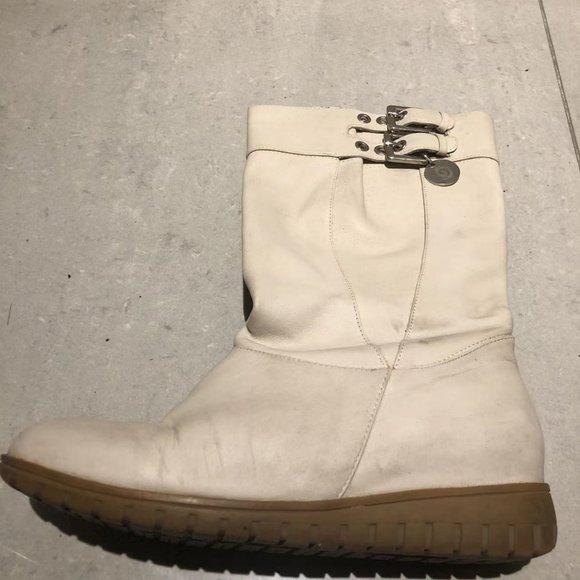 Moving sale- Ladies white leather mid-shaft flat boots - size 7.5 - Picture 2 of 9